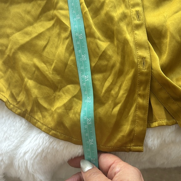 Express golden 100% silk blouse, as new! Size Medium - Picture 9 of 9